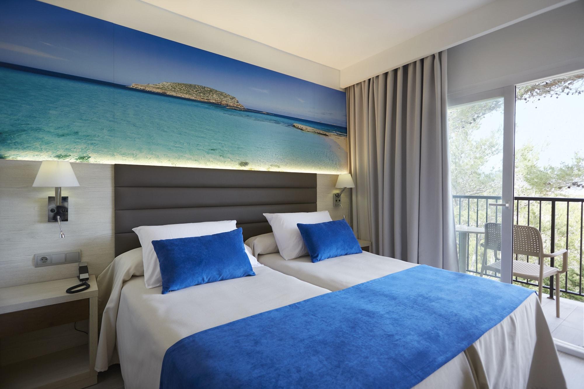 Invisa Hotel Club Cala Blanca Es Figueral Exterior photo
