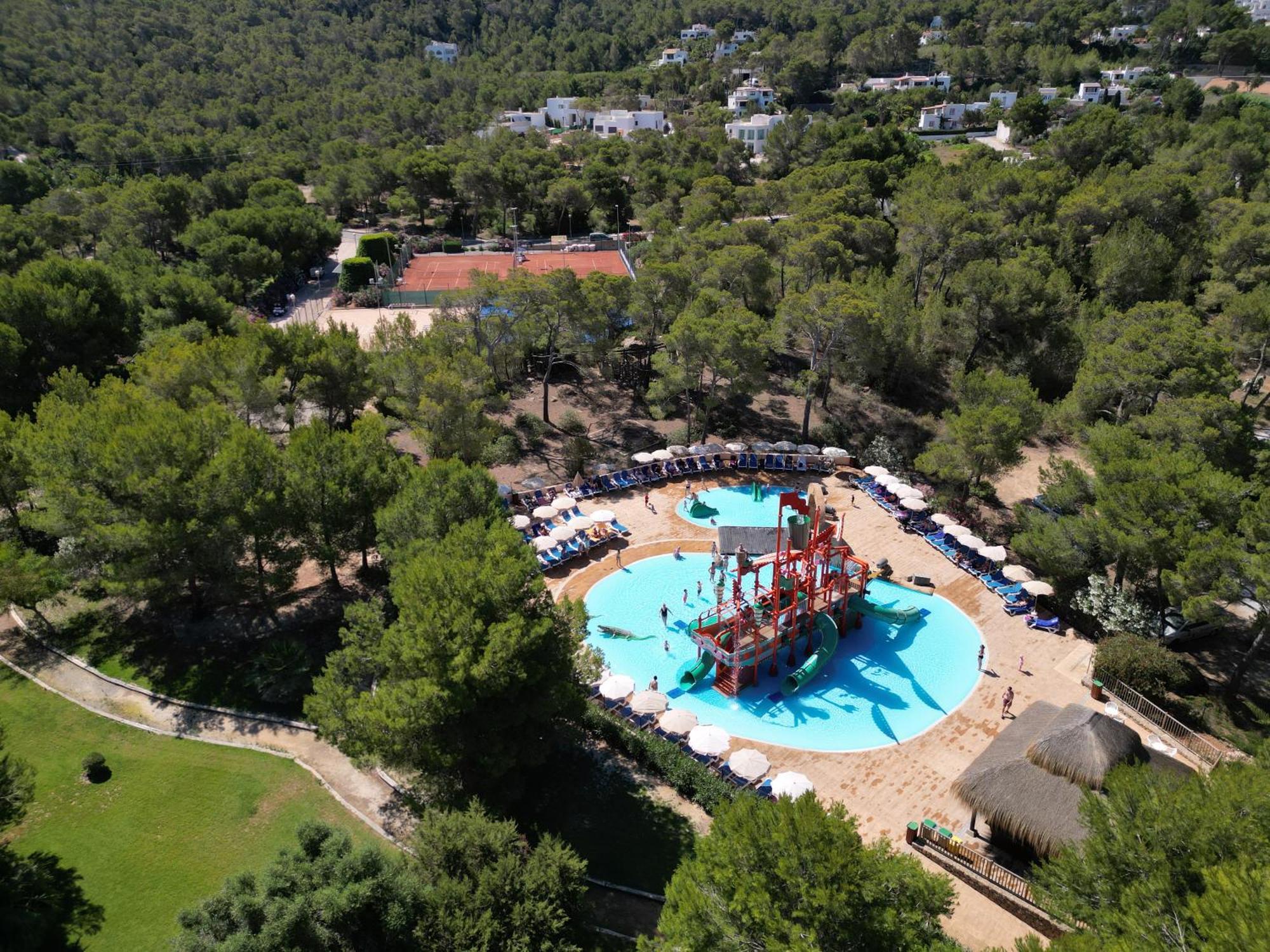 Invisa Hotel Club Cala Blanca Es Figueral Exterior photo